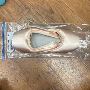 BLOCH European Balance Pointe Shoes 5 1/2 4X